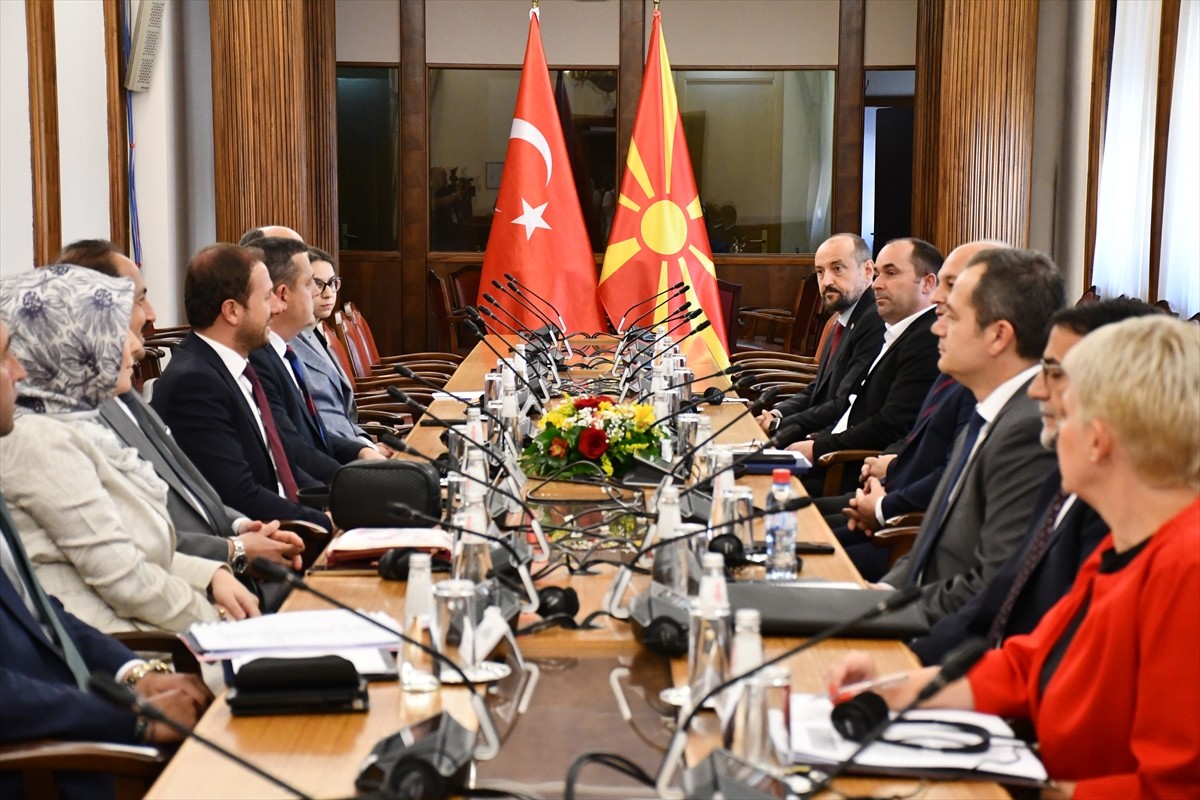 AK Parti Bursa Milletvekili ve Kuzey Makedonya Dostluk Grubu Başkanı Ahmet Kılıç ile beraberindeki...