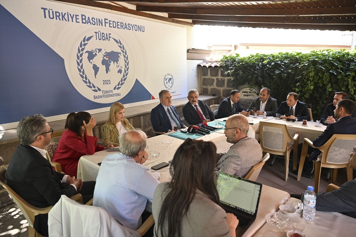 AK Parti Genel Başkan Yardımcısı Hayati Yazıcı, Türkiye Basın Federasyonu'nda Anadolu Sohbetlerine...