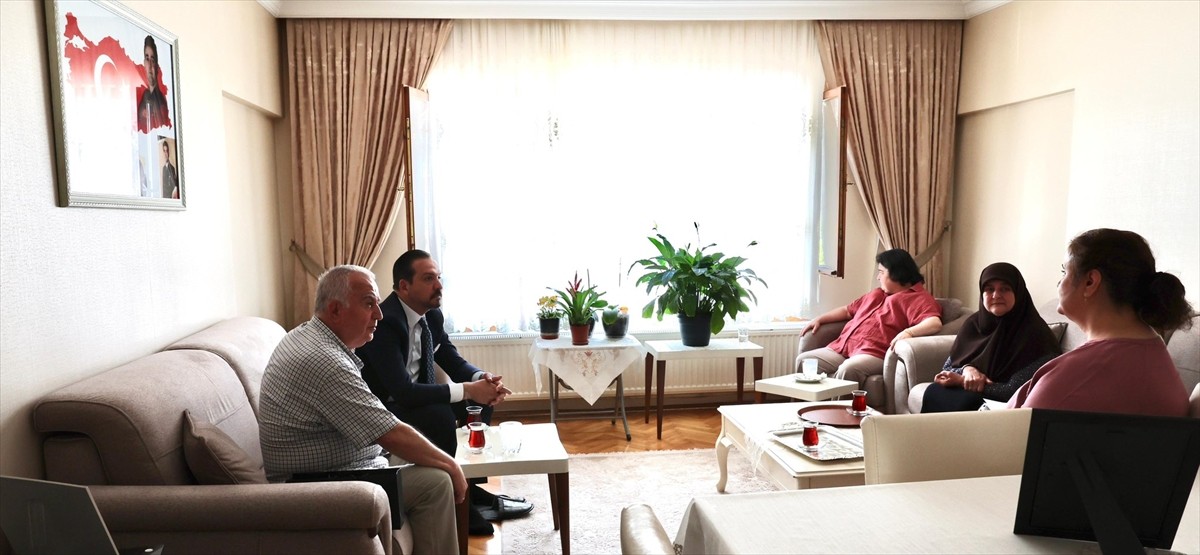 AK Parti Genel Başkan Yardımcısı Kürşad Zorlu, Ankara İl Kadın Kolları Başkanlığının "Annemiz"...