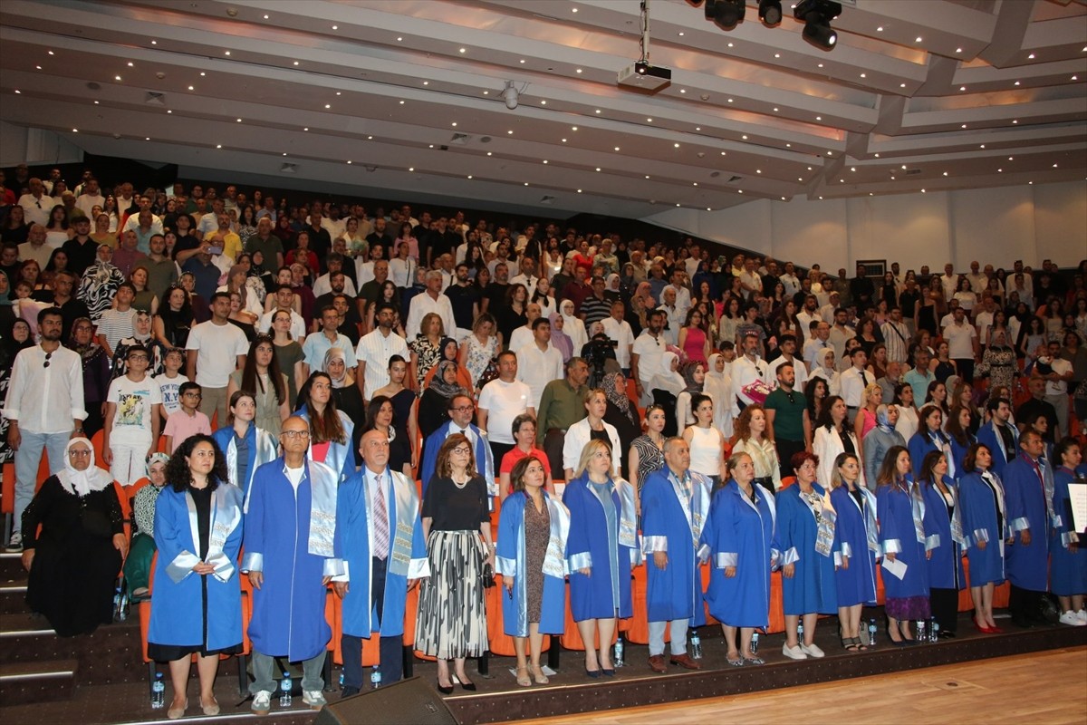 Akdeniz Üniversitesi Sağlık Bilimleri Fakültesi'ndeki eğitim süreci boyunca lösemiyle mücadele...