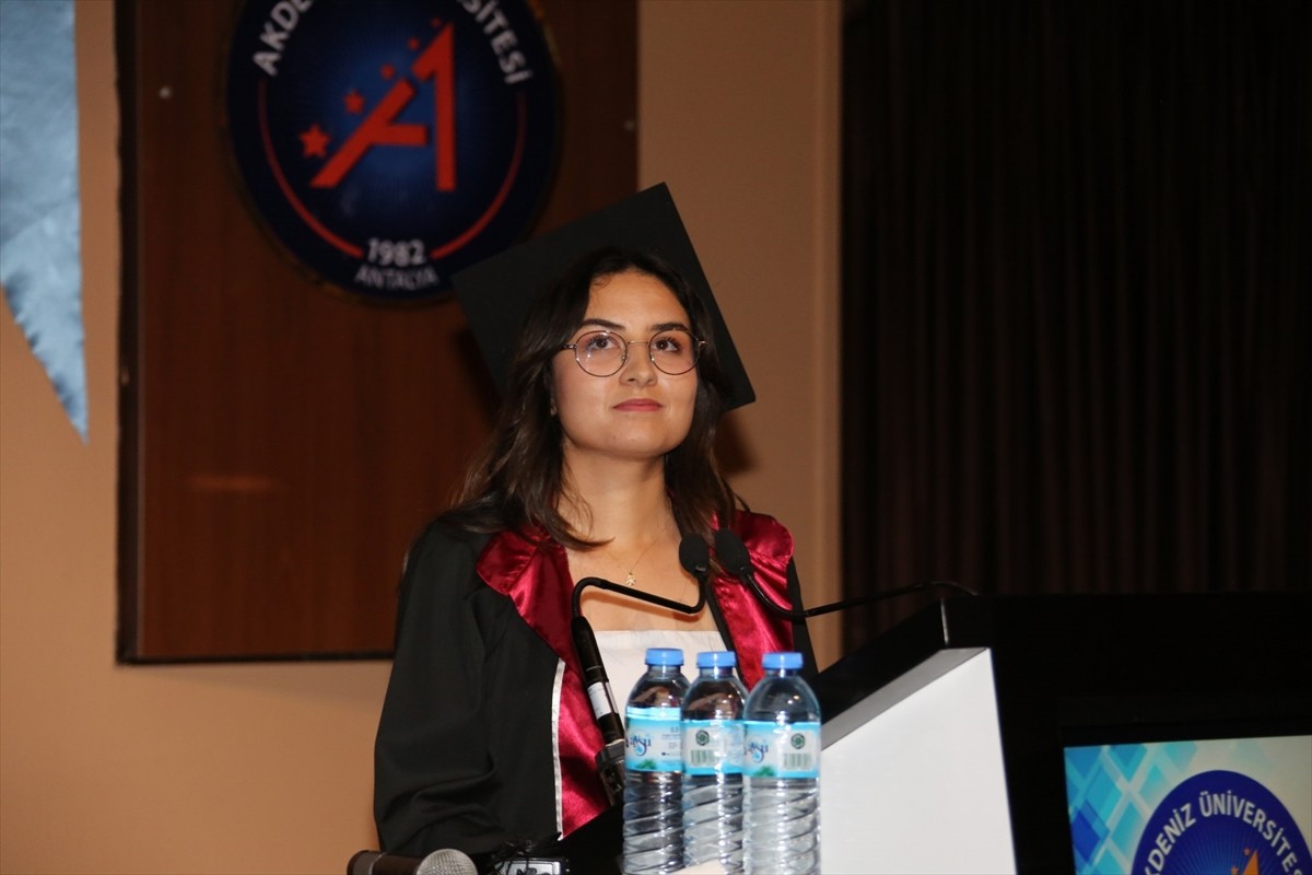 Akdeniz Üniversitesi Sağlık Bilimleri Fakültesi'ndeki eğitim süreci boyunca lösemiyle mücadele...