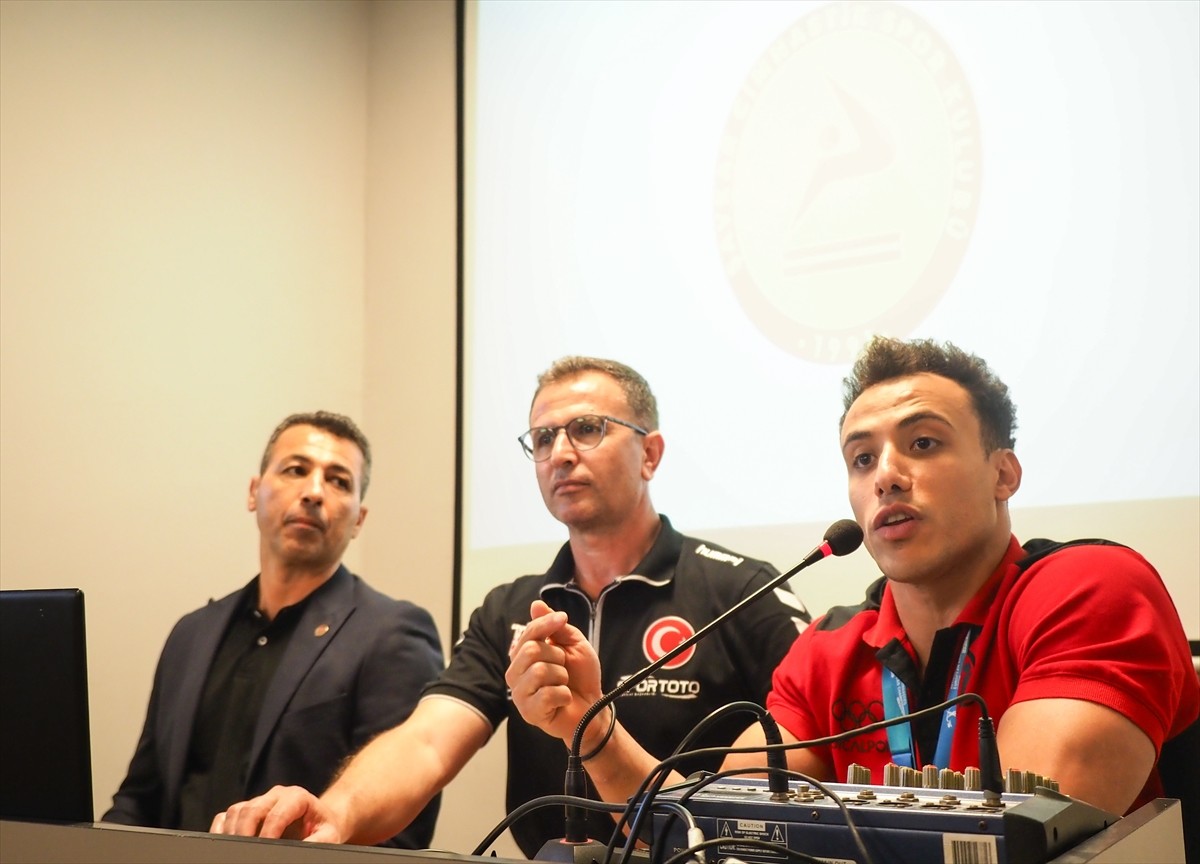 Almanya'nın Leipzig kentinde düzenlenen Artistik Cimnastik Avrupa Şampiyonası bireysel genel...