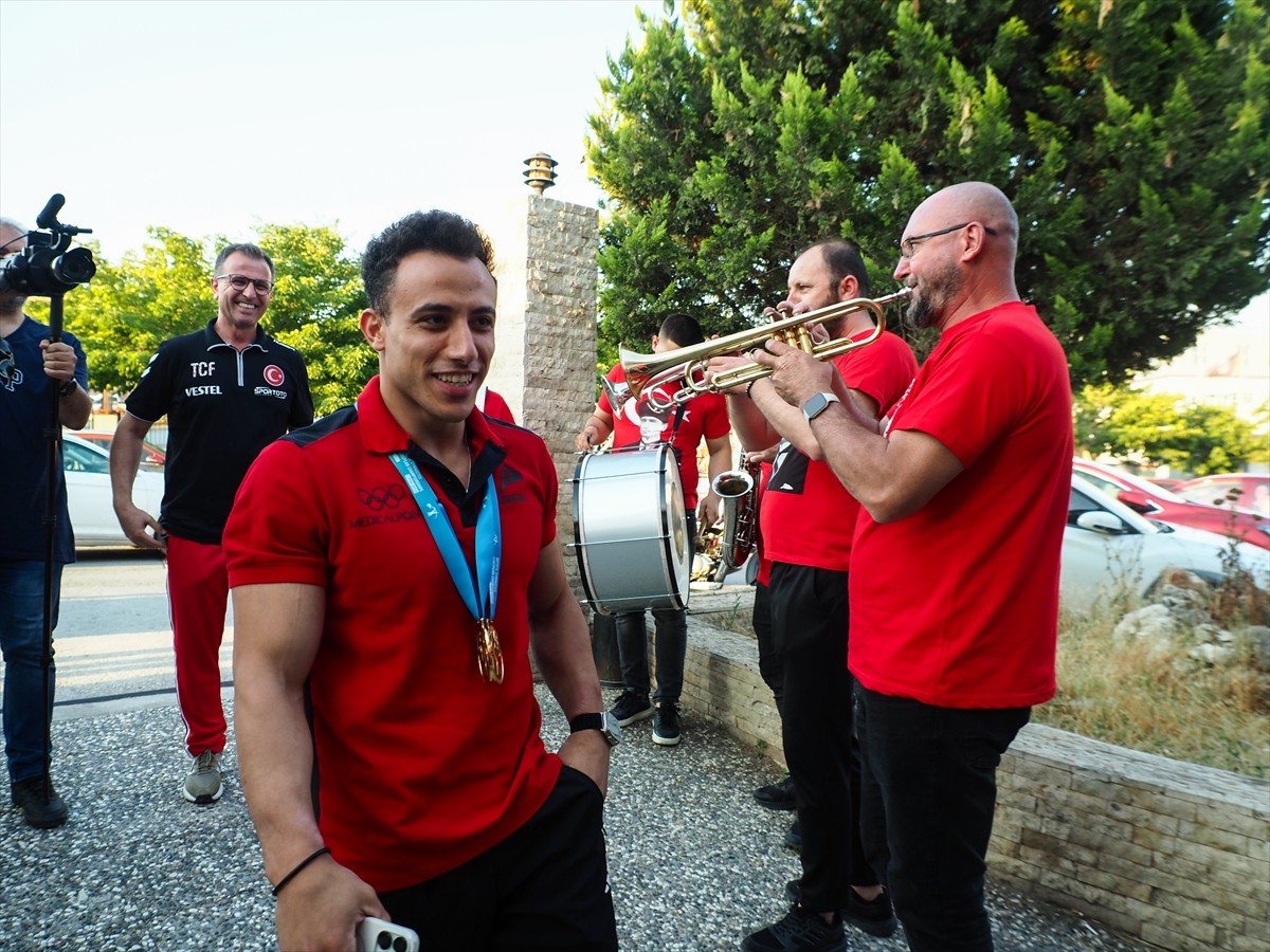 Almanya'nın Leipzig kentinde düzenlenen Artistik Cimnastik Avrupa Şampiyonası bireysel genel...