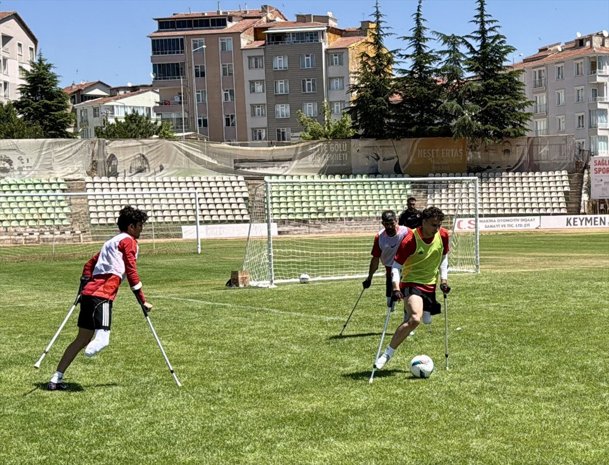 Ampute Milli Futbol Takımı, Kırşehir'deki kamp kapsamında antrenmanlarını sürdürüyor. Polonya'da...