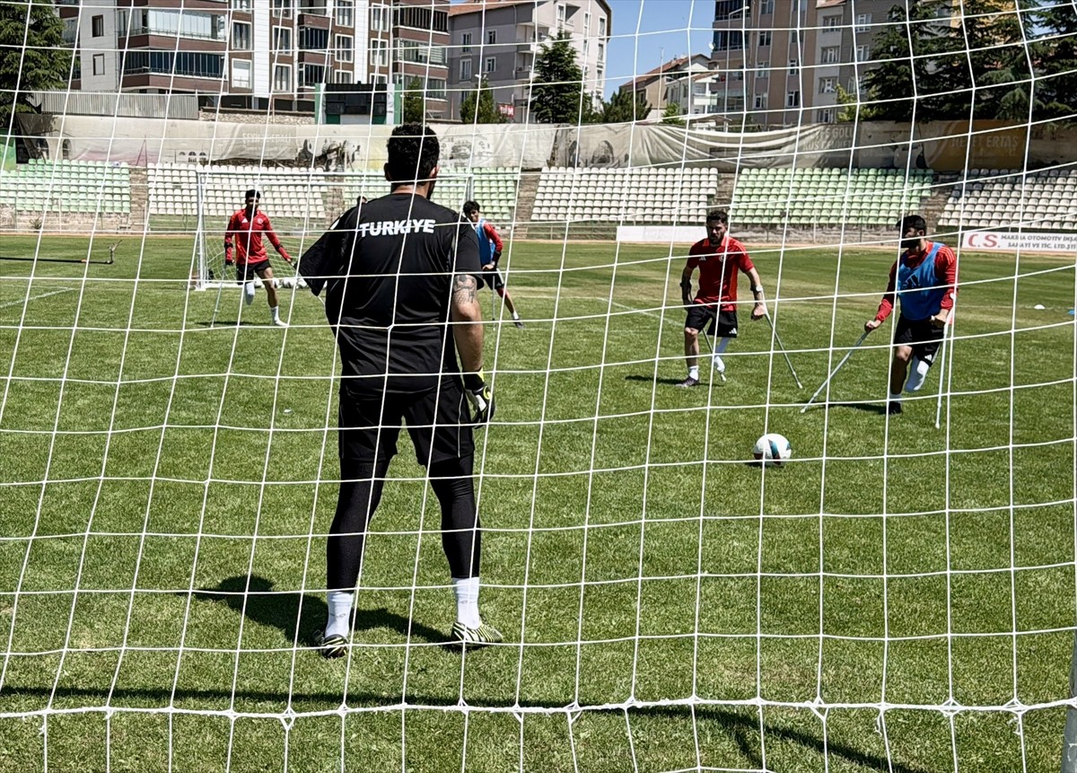 Ampute Milli Futbol Takımı, Kırşehir'deki kamp kapsamında antrenmanlarını sürdürüyor. Polonya'da...
