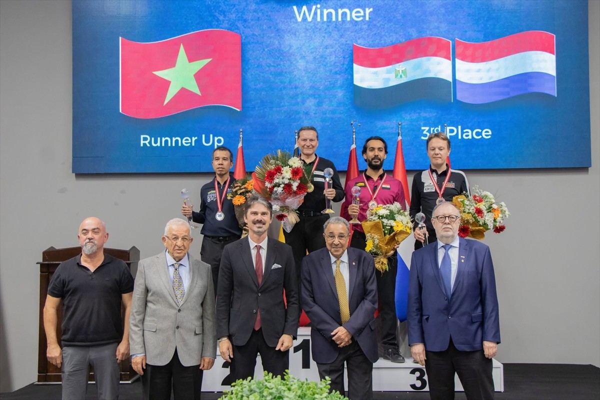 Ankara'da gerçekleştirilen 3 Bant Bilardo Dünya Kupası'nda Belçikalı sporcu Eddy Merckx birinci...