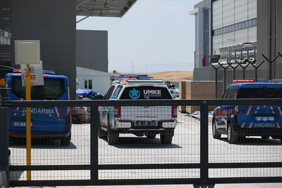 Ankara'da lityum pil üretilen bir fabrikada meydana gelen gaz sızıntısı sonucu 2 işçi öldü, 3 işçi...