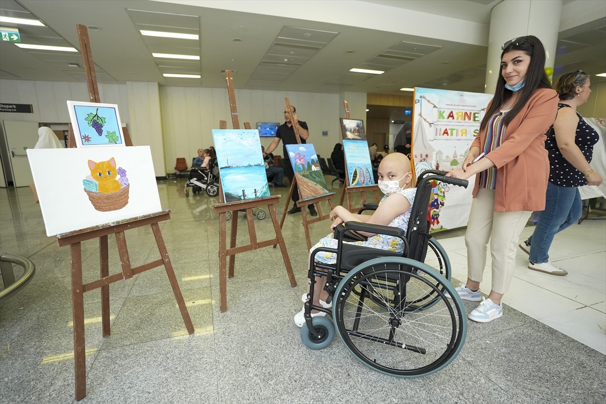 Ankara Bilkent Şehir Hastanesi'nde tedavi gören hasta öğrenciler için "Karne Şenliği"...