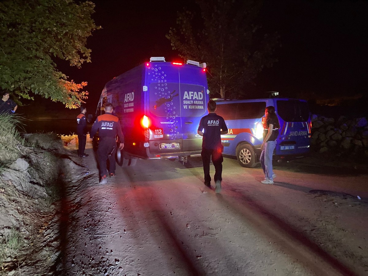 Antalya'nın Serik ilçesinde balık tutmak için girdiği ırmakta akıntıya kapılan genç hayatını...