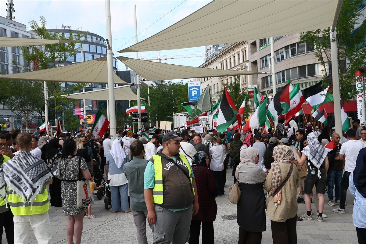 Avusturya’nın başkenti Viyana’da düzenlenen gösteride, İsrail’in Filistin ve İran’a yönelik...