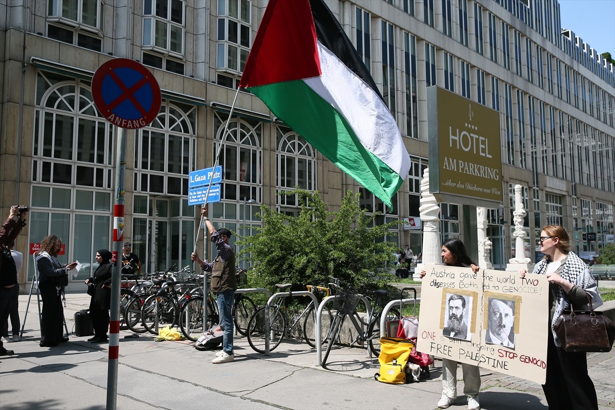  Avusturya’nın başkenti Viyana’da Filistin destekçileri, Gazze’de süren soykırıma dikkati çekmek...