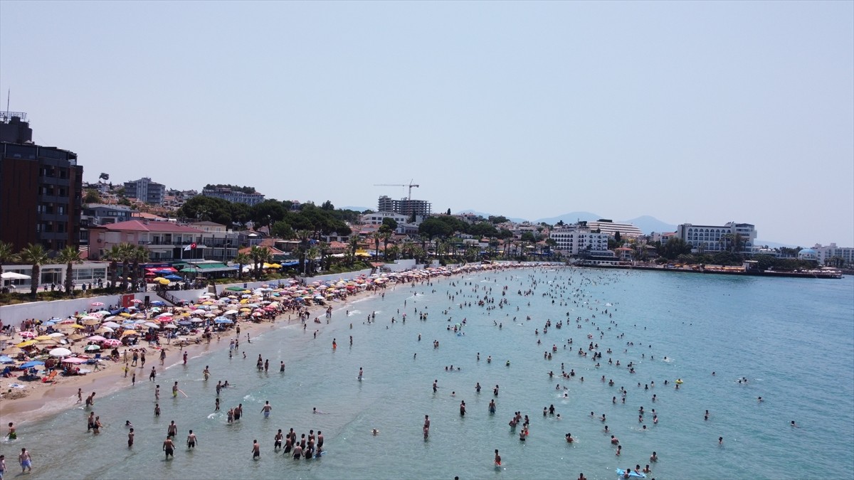 Aydın'ın önemli turistik merkezlerinden Kuşadası ilçesi, Kurban Bayramı tatilinde ilgi gördü....