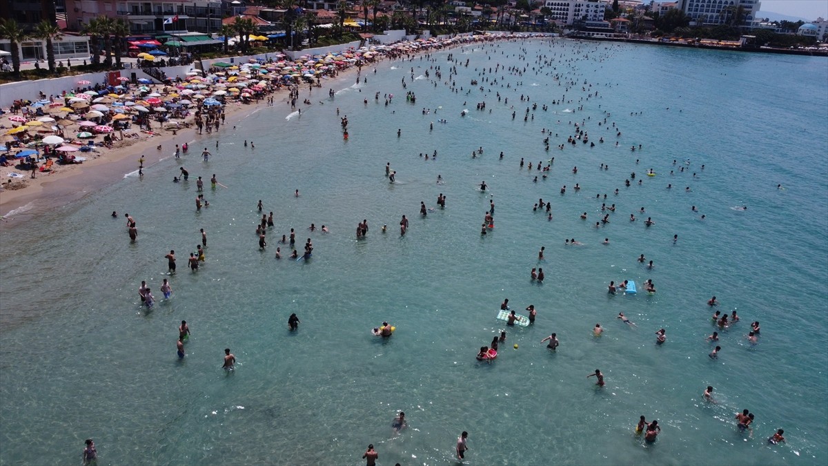 Aydın'ın önemli turistik merkezlerinden Kuşadası ilçesi, Kurban Bayramı tatilinde ilgi gördü....