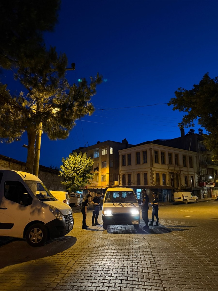 Balıkesir'in Edremit ilçesinde gerçekleştirilen huzur ve güven uygulamasında çeşitli suçlardan...