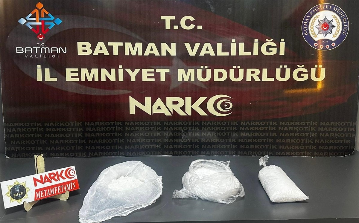 Batman'da düzenlenen uyuşturucu operasyonunda gözaltına alınan 3 şüpheliden 2'si tutuklandı....