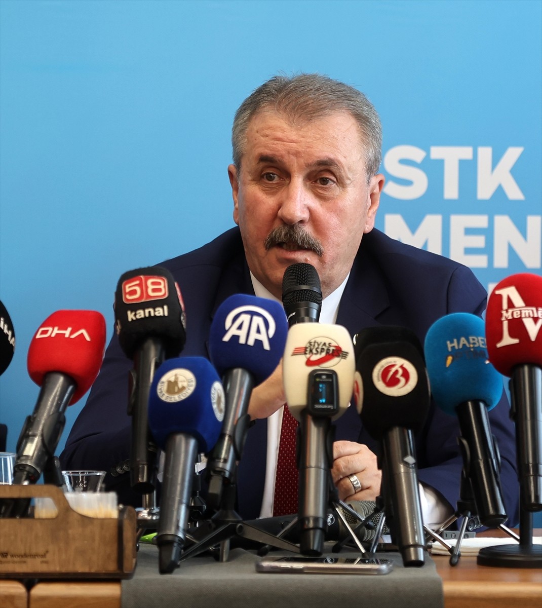 BBP Genel Başkanı Mustafa Destici (ortada), Sivas Belediyesine ait sosyal tesislerde sivil toplum...