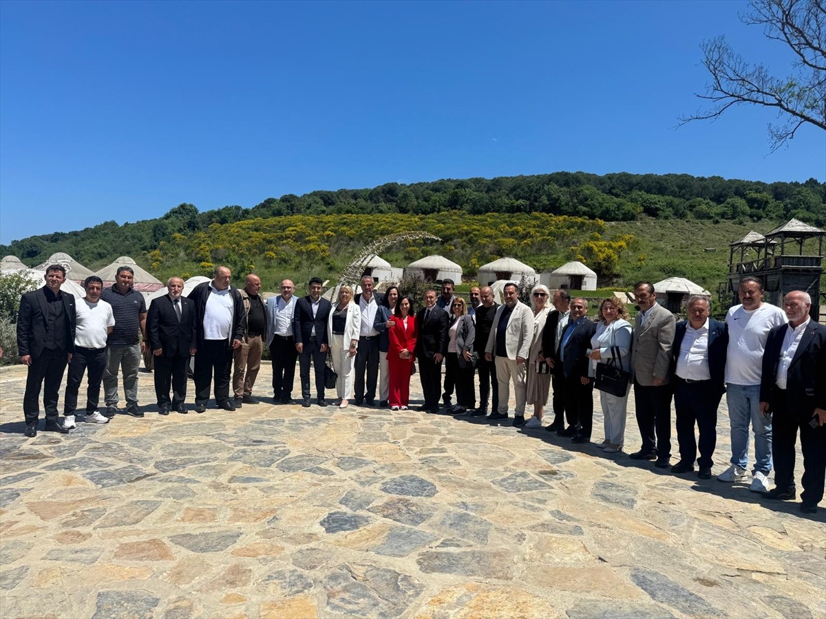 Beykoz Cumhuriyet Başsavcısı Barış Duman (sağda), Bilecik Valiliğine atanan Beykoz Kaymakamı Faik...