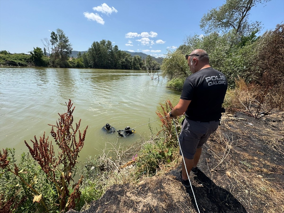 Bilecik'te, evinde ölü bulunan Sibel Güneş'in (51) kayıp eşi İsmail Güneş'i arama çalışmaları...