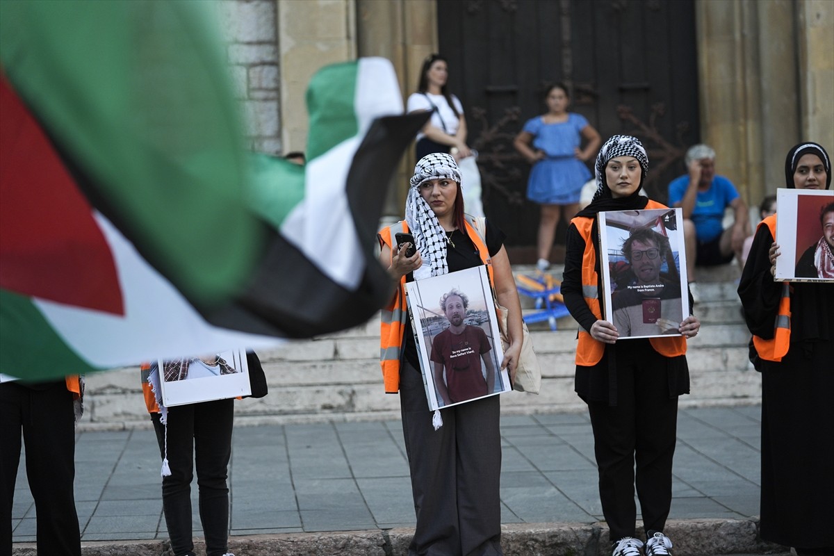 Bosna Hersek'in başkenti Saraybosna'da İsrail'in Gazze'ye düzenlediği saldırılar, yüzlerce kişi...