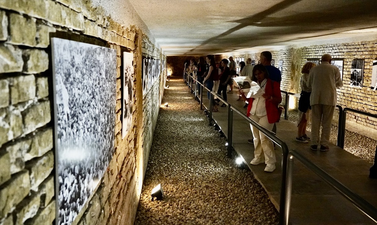 Bulgaristan'ın başkenti Sofya'da açılan "Sürgün (Banishment)" isimli sergide, ülkede eski komünist...