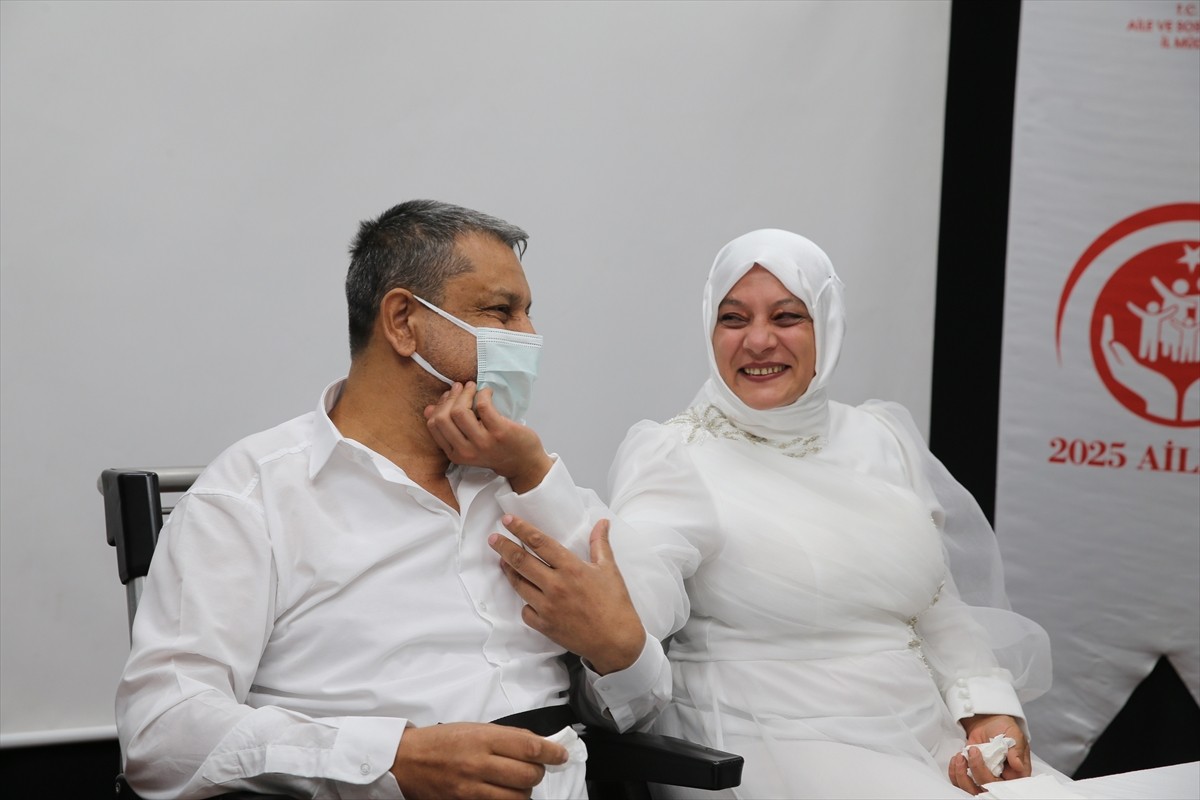 Bursa'da Ali Osman Sönmez Onkoloji Hastanesinde tedavi gören kanser hastası Yaşar Ünsever (49)...