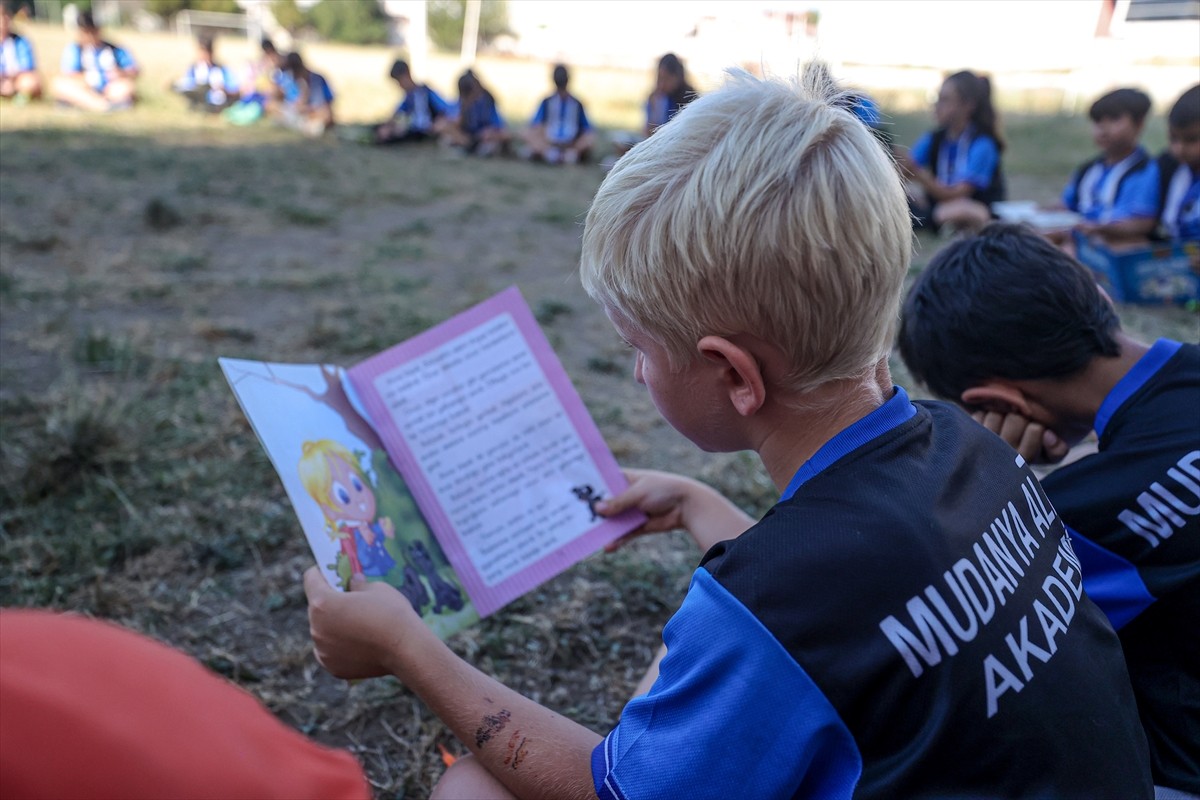 Bursa'da geçen yıl kurulan Mudanya Altai Spor Kulübünün sporcuları, her antrenman öncesinde 20...
