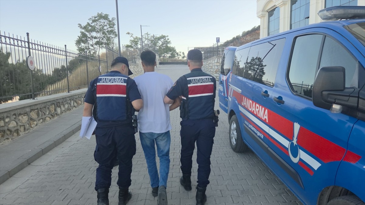 Bursa'nın Orhangazi ilçesinde yabancı uyruklu kişiyi sahil yolunda bıçaklayarak öldürdüğü...