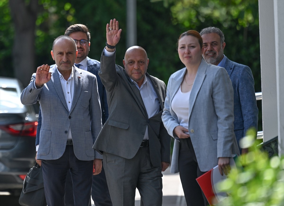 Çalışma ve Sosyal Güvenlik Bakanı Vedat Işıkhan, Kamu Çerçeve Protokolü Sözleşmesi görüşmeleri...