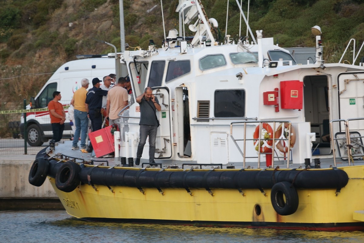 Çanakkale Kumkale mevkisinde Sağlık-1 Botu'nda patlama meydana geldiği ve 1 sağlık personelinin...