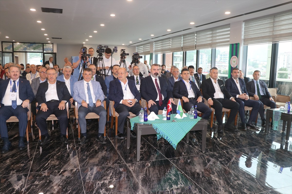 Çaykur Rizespor Kulübünün Olağan Genel Kurulunda, İbrahim Turgut (sol 5) yeniden başkanlığa...