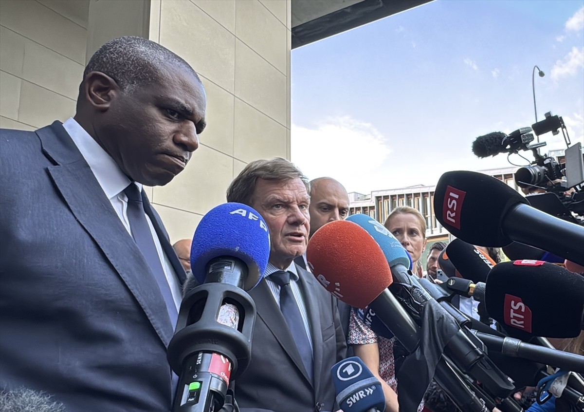 Cenevre'de İran ile Fransa, İngiltere ve Almanya (E3) dışişleri bakanları ve AB Yüksek Temsilcisi...