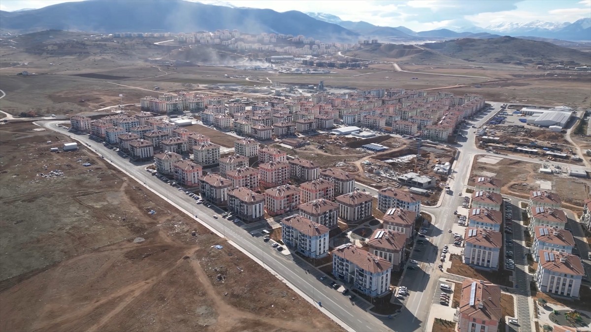 Çevre, Şehircilik ve İklim Değişikliği Bakanı Murat Kurum, Malatya'da Bahçebaşı ve İkizce...