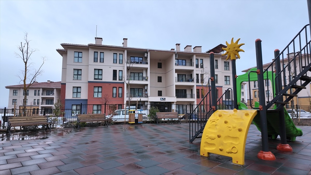 Çevre, Şehircilik ve İklim Değişikliği Bakanı Murat Kurum, yapımı tamamlanan Hatay'ın Hassa...