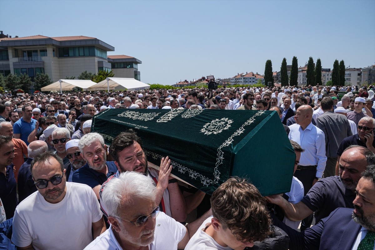 Çocuklara yönelik tiyatro çalışmalarıyla tanınan oyuncu, programcı, sunucu ve yönetmen Hüseyin...