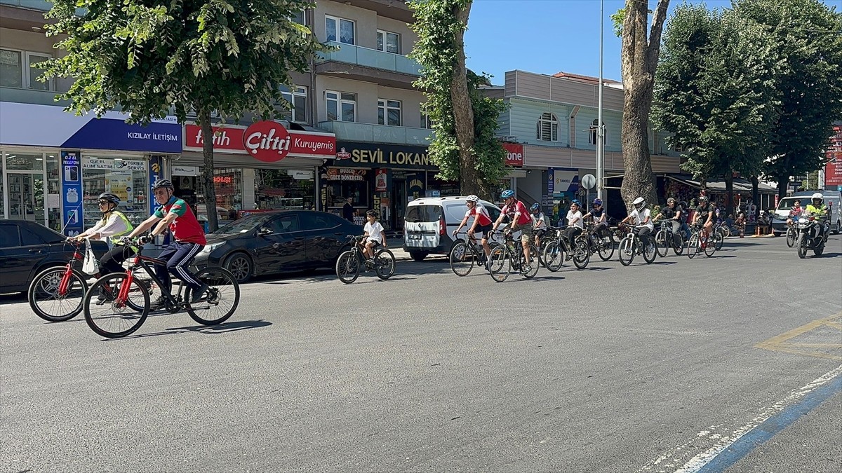 Çölyak ve PKU hastalığıyla ilgili farkındalık oluşturmak amacıyla İzmir'den yola çıkan 16...