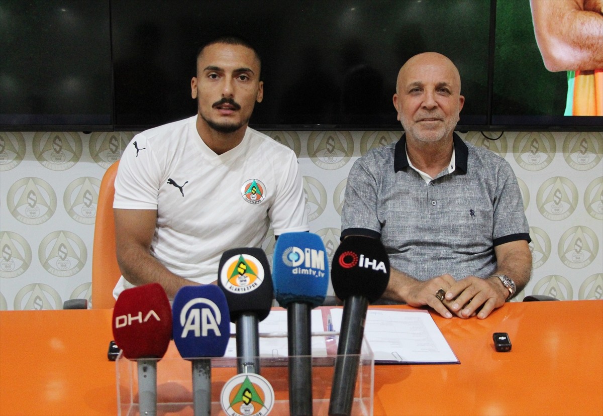 Corendon Alanyaspor, Trendyol 1. Lig takımlarından Teksüt Bandırmaspor takımından 24 yaşındaki sol...