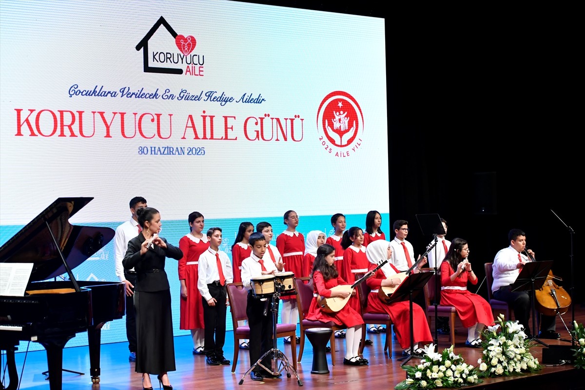 Cumhurbaşkanı Recep Tayyip Erdoğan'ın eşi Emine Erdoğan, Aile ve Sosyal Hizmetler Bakanlığı...