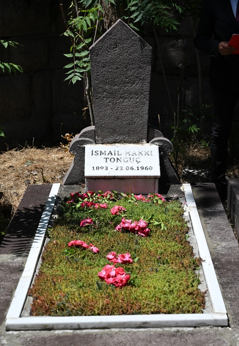 Cumhuriyet Halk Partisi (⁠CH)P Genel Başkan Yardımcısı Suat Özçağdaş (sol2) ve beraberindeki...