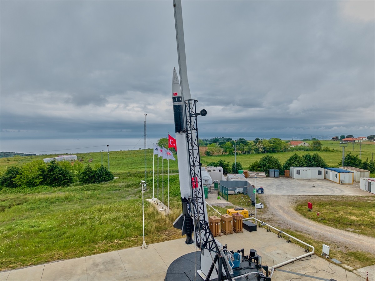 DeltaV tarafından geliştirilen iki kademeli hibrit roket sistemiyle gerçekleştirilen testte, 200...