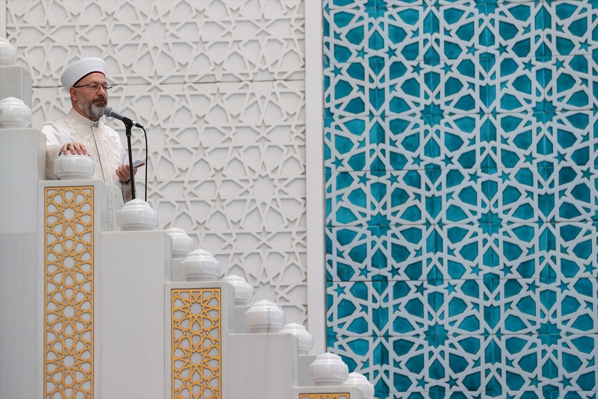 Diyanet İşleri Başkanı Ali Erbaş, Ankara'daki Ahmet Hamdi Akseki Camisi'nde "Her Yaz Yeni Bir...