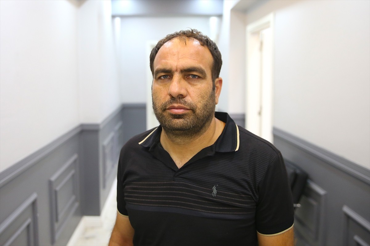 Diyarbakır'da 13 katlı apartmanda çıkan yangında eşi ve 3 çocuğunu kaybeden Süleyman Çavdar...