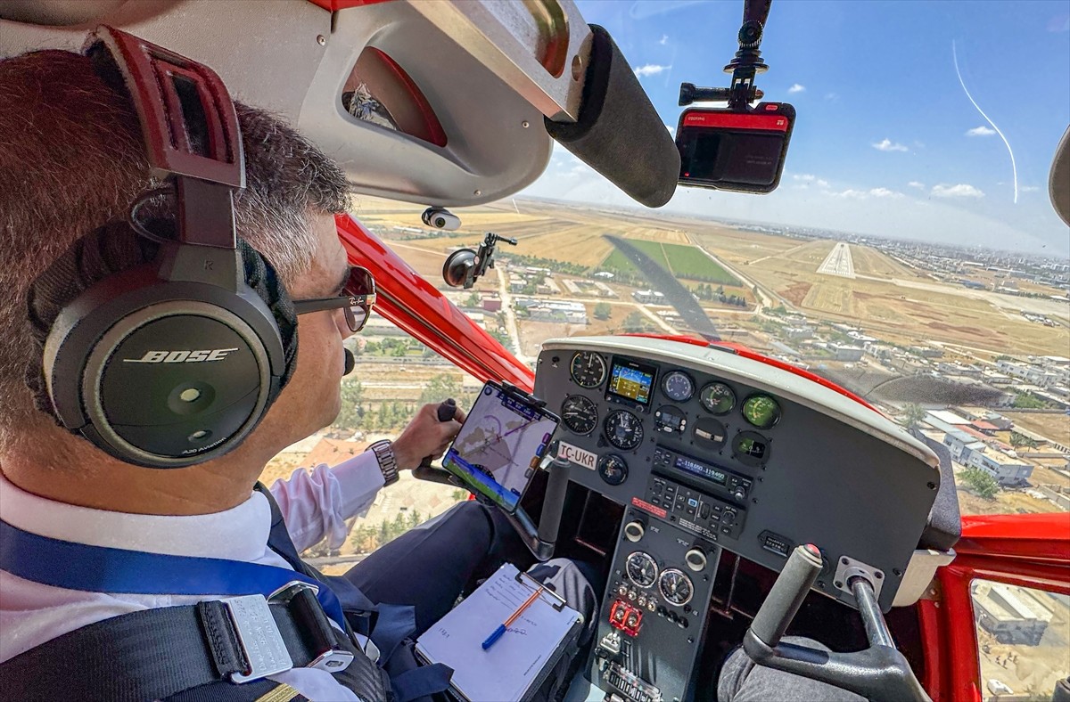 Diyarbakır'da 13 yıl önce nalburluk yapan Fırat Tekin, gökyüzüne duyduğu tutku dolayısıyla evini...