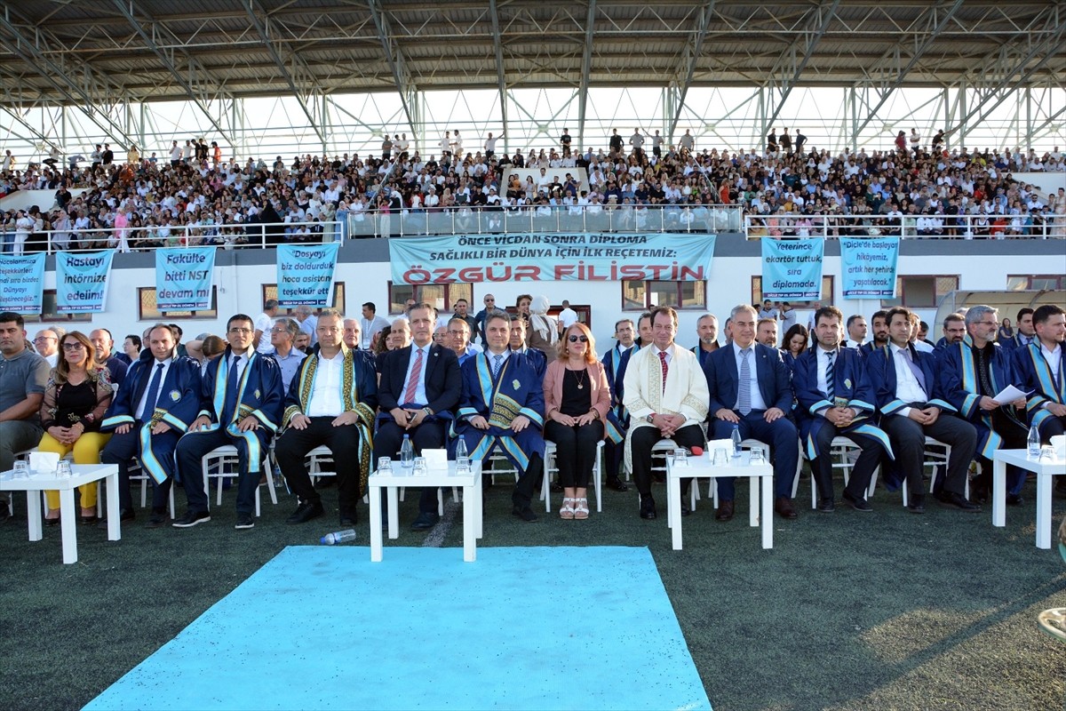 Diyarbakır'da Dicle Üniversitesi (DÜ) Tıp Fakültesi 2024-2025 Akademik Yılı Mezuniyet Töreni...