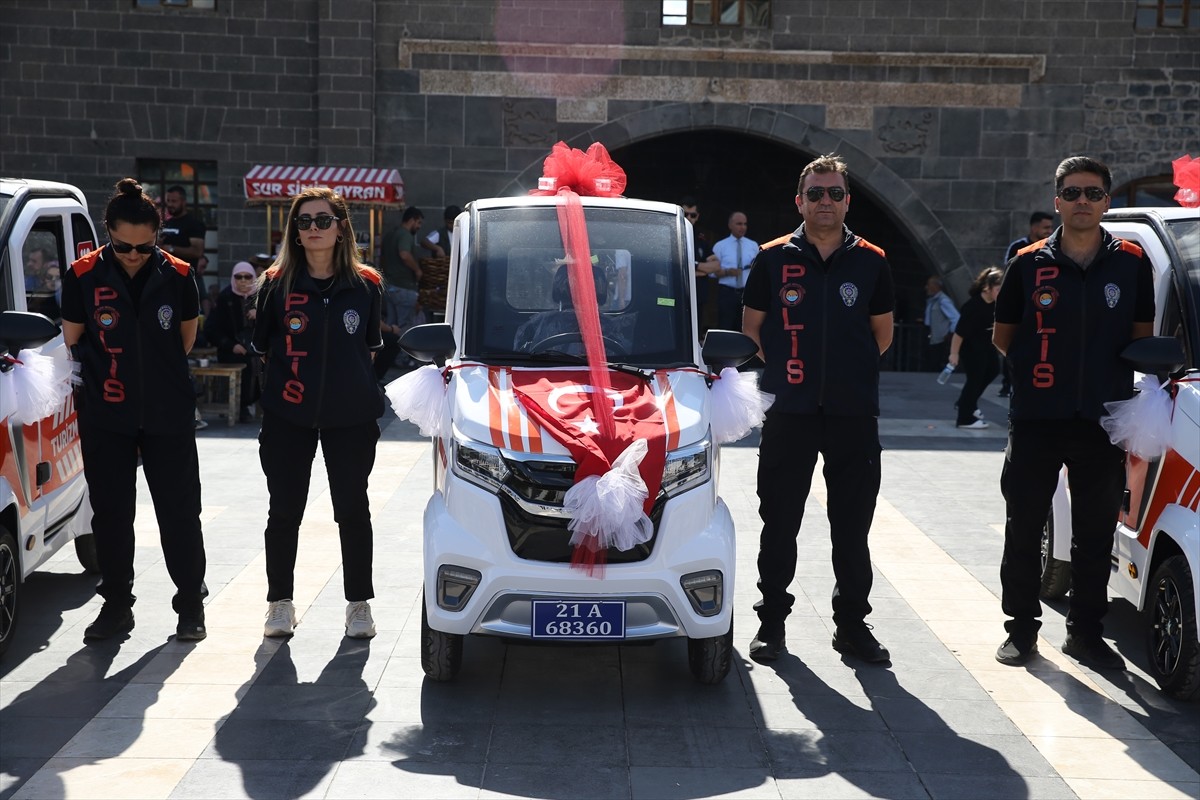 Diyarbakır'da, yerli ve yabancı turistlerin güvenliğini sağlamak ve onlara rehberlik hizmeti...