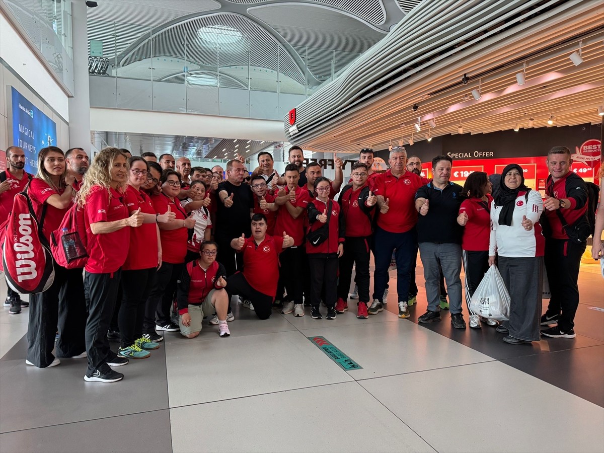 Down sendromlu milli sporcular, Çekya'da düzenlenecek Avrupa Şampiyonası için bu ülkeye gitti.