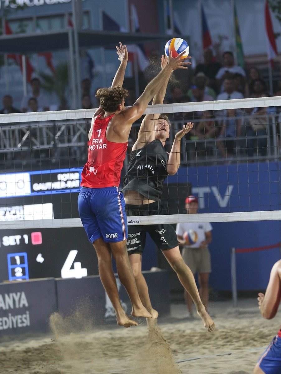 Dünya Plaj Voleybolu Pro Tur 2025'in Alanya etabının final gününde, erkekler finalinde Çekya'dan...