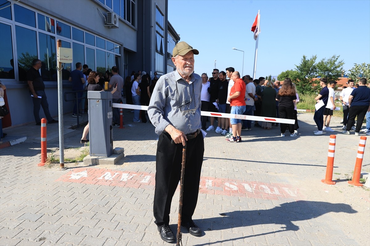 Edirne'de yaşayan, 2 üniversite mezunu "filozof hurdacı" 81 yaşındaki Şevki Kılıç, gençlere...