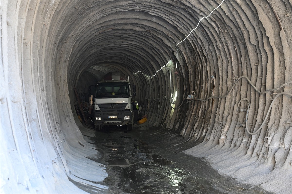 Edirne'deki Çömlekköy Barajı'nın yapımı sürüyor. Devlet Su İşleri (DSİ) Genel Müdürlüğü tarafından...