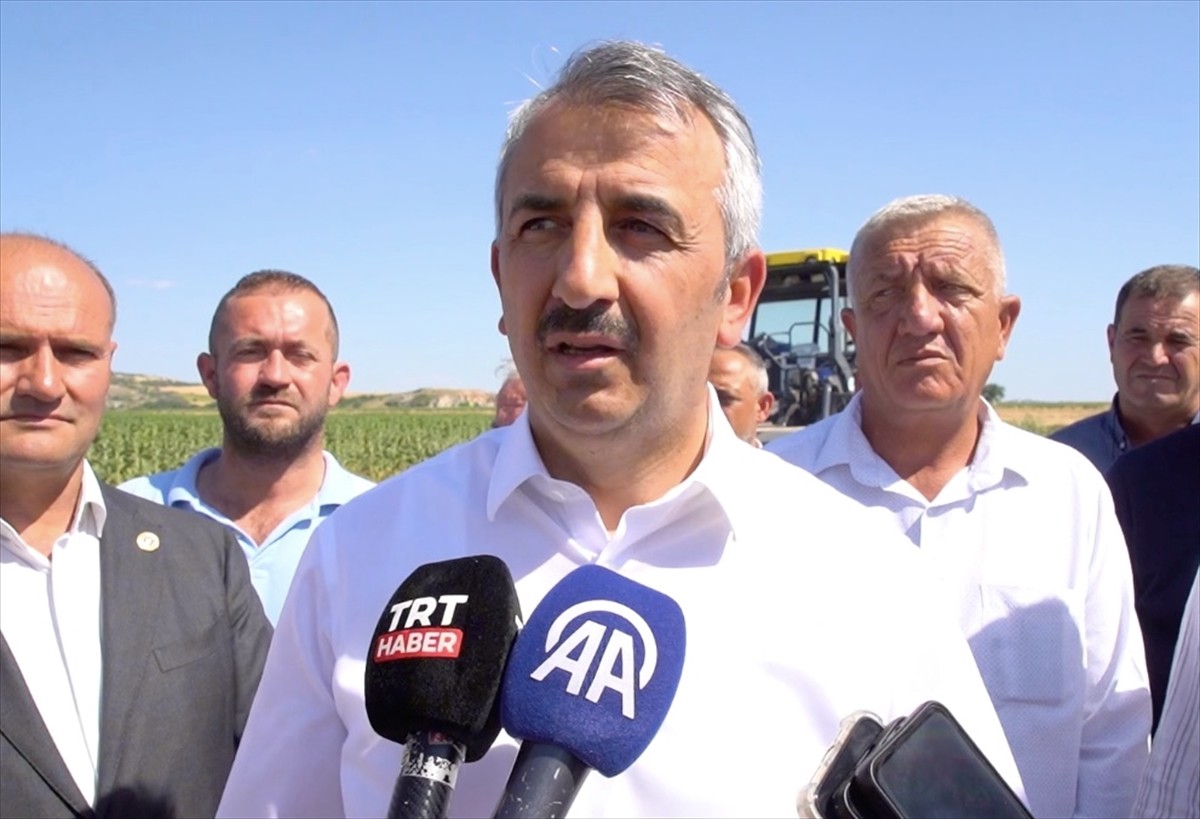 Edirne Valisi Yunus Sezer, artan hava sıcaklıkları ve hasat sezonuyla birlikte görülen tarla...