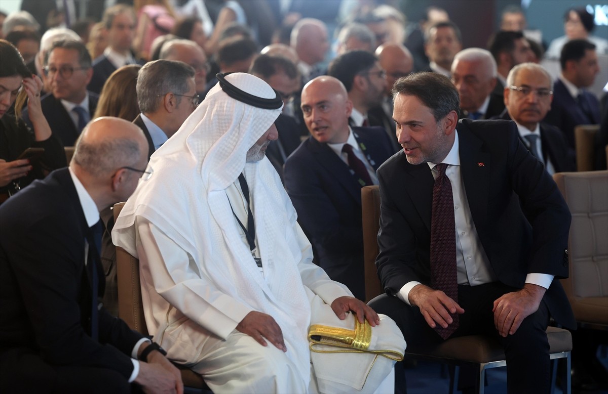 Enerji ve Tabii Kaynaklar Bakanı Alparslan Bayraktar (sağda), Azerbaycan'ın başkenti Bakü'de bu...